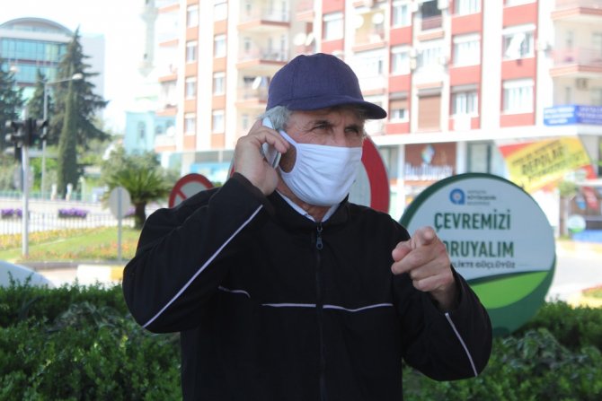 Yasağı Delen Vatandaşların Polisle Sigara Ve Ekmek Polemiği