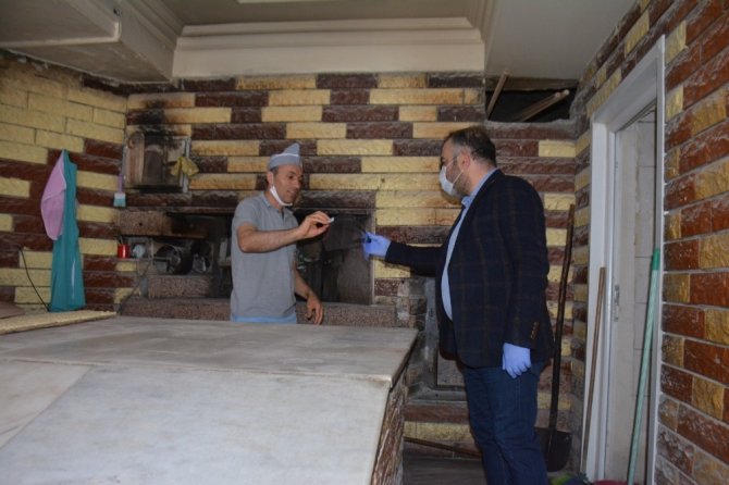 Görele Belediyesi Gençlik Merkezi Tarafından Üretilen Bin Adet Maskeyi İlçe Esnafına Dağıttı