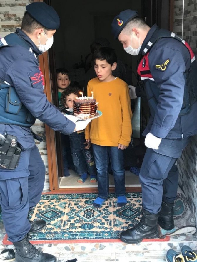 Minik Yağız Efe’nin Doğum Günü Pastası Jandarmadan