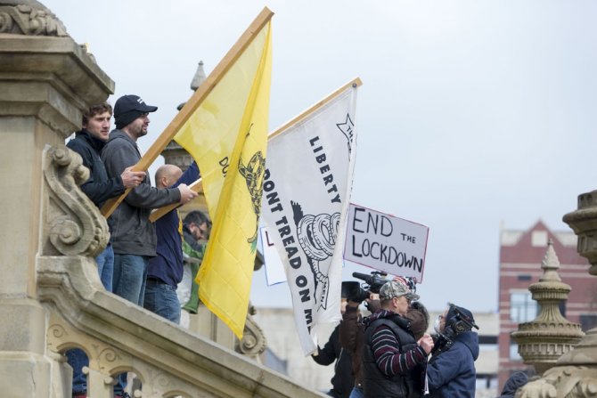 Abd’nin Michigan Eyaletinde Valinin Covid-19 Önlemleri Protesto Edildi