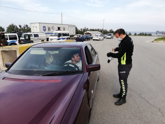 Trabzon-giresun Arasındaki Kontrol Noktasında Uygulamalar Devam Ediyor