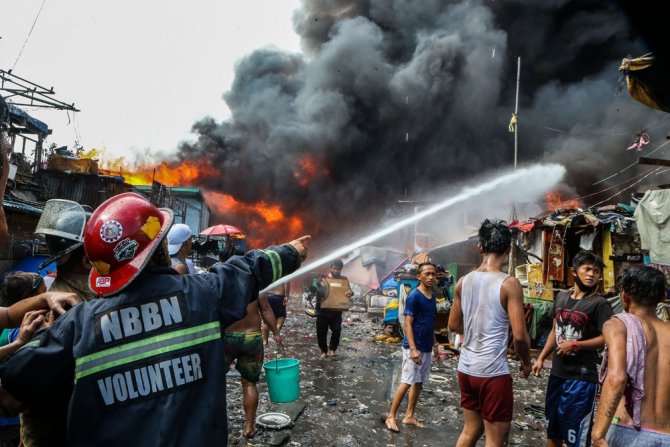 Filipinler’de Gecekondu Mahallesinde Yangın: 500 Aile Evsiz Kaldı