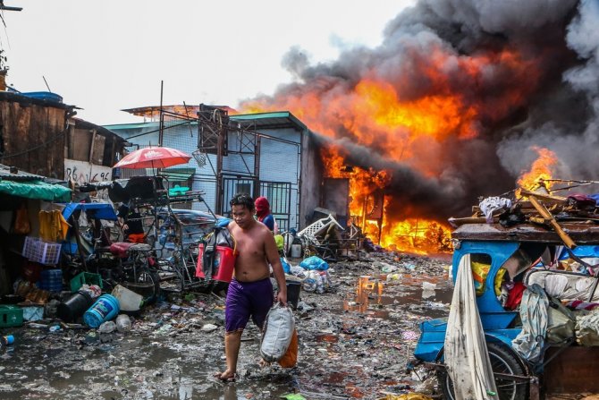 Filipinler’de Gecekondu Mahallesinde Yangın: 500 Aile Evsiz Kaldı