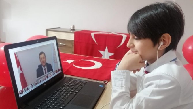 Giresunlu Ortaokul Öğrencisi Milli Eğitim Bakanı İle Görüştü.