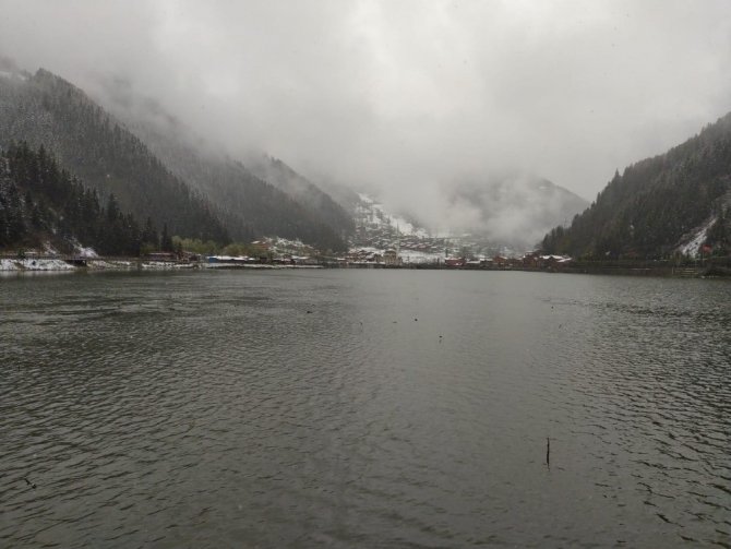 Uzungöl Beyaza Büründü