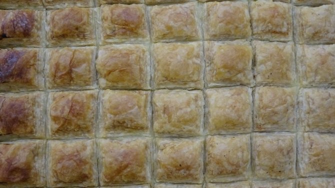 Adını Yöre İnsanından Alan Börek Görünümlü Tatlı: Laz Böreği