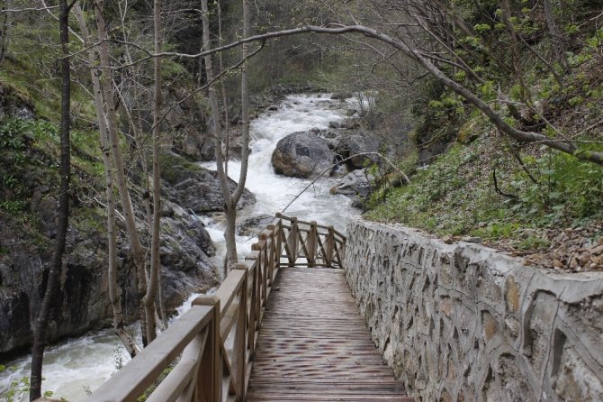 Doğa Harikası Mavi Göl Doğal Rengine Kavuşmayı Bekliyor