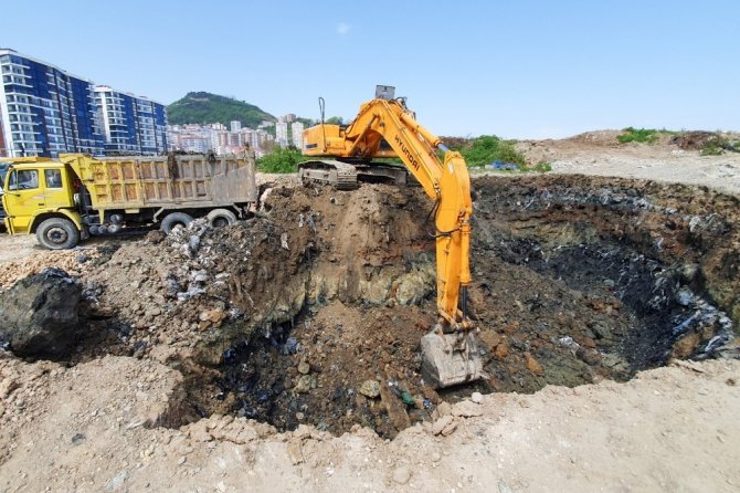 Giresun Sahilinde 35 Yıldır Biriktirilen Çöp Yığınları Ve Molozlar Temizleniyor
