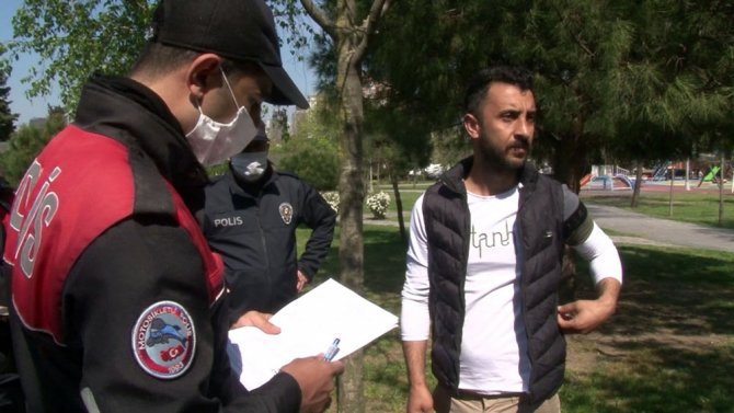 Maske Takmadan Parka Çıkan Genç, “Evim Yakın” Dedi Cezayı Yedi