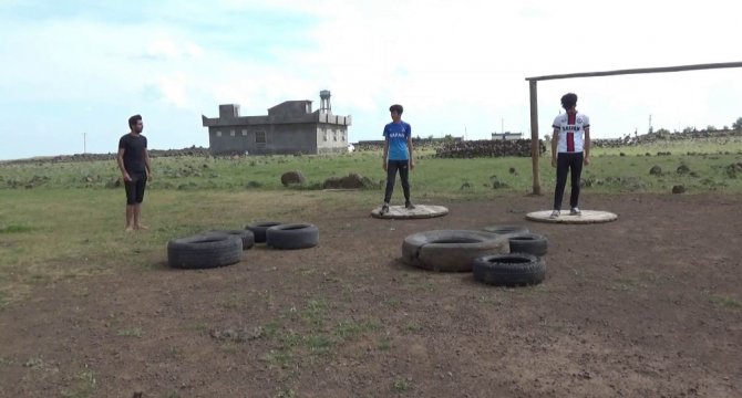Derikli Gençler Survivor Parkuru Kurup Yarıştı