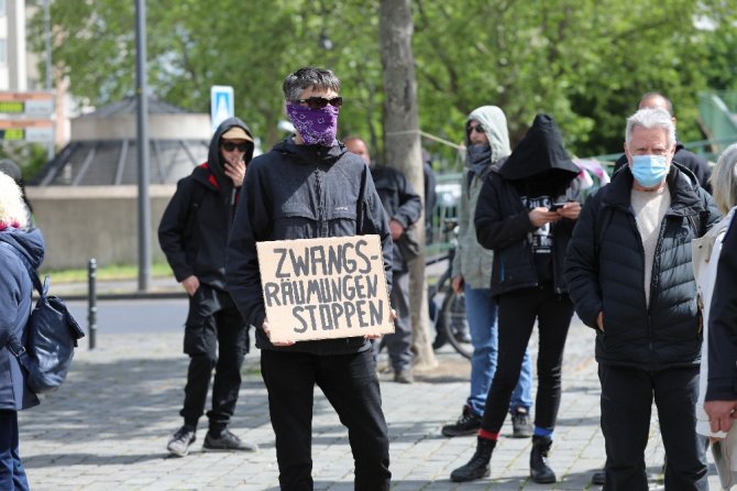 Köln’de Sosyal Mesafeli 1 Mayıs