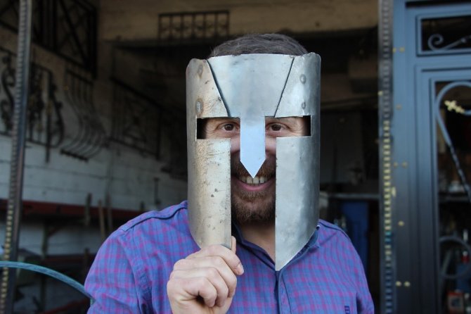 Trabzon’da Demirden Maketler Yapan Usta Korona Virüs İçin De Miğfer Yaptı