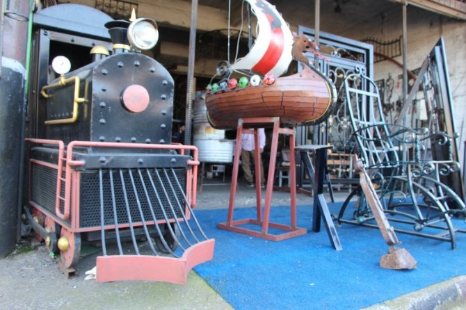 Trabzon’da Demirden Maketler Yapan Usta Korona Virüs İçin De Miğfer Yaptı