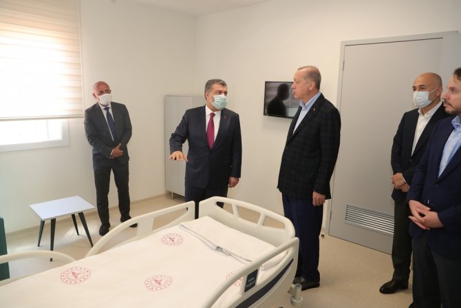 Cumhurbaşkanı Erdoğan, Pandemi Hastanelerinde İncelemelerde Bulundu