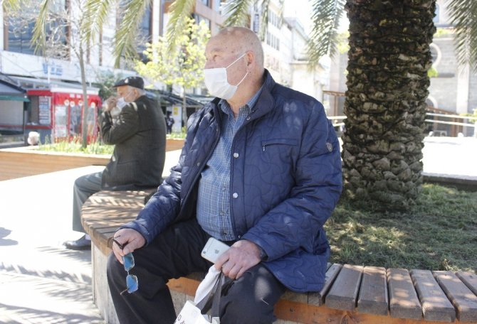 Giresun’da 65 Yaş Ve Üstü Vatandaşlar Sokağa Çıkmanın Mutluluğunu Yaşıyorlar