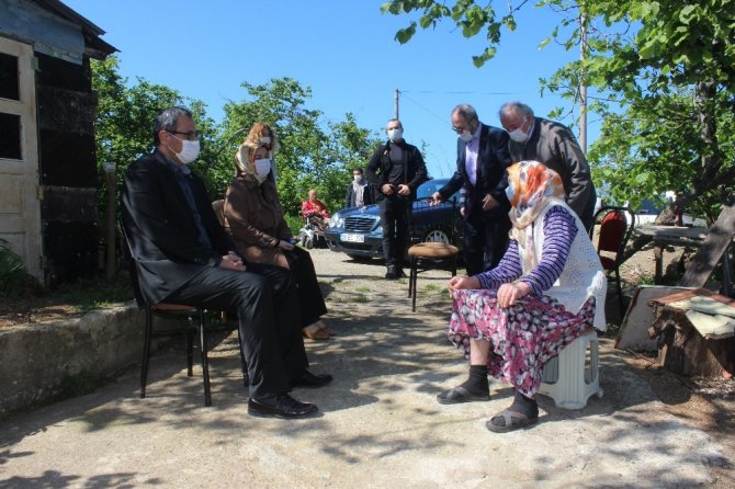 Giresun Valisi’nden Şehit Annesine ‘Anneler Günü’ Ziyareti