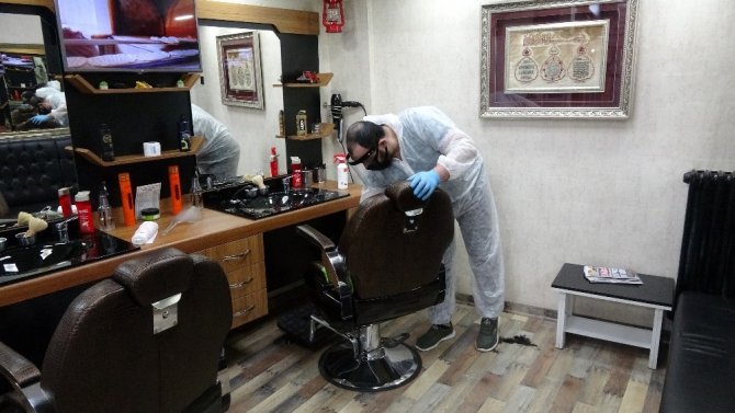 Trabzonlu Berber Aldığı Hijyen Tedbirleri İle Dikkat Çekiyor