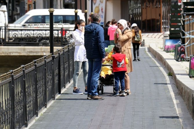 Gümüşhane Sokakları 39 Gün Sonra Çocuk Sesleriyle Şenlendi