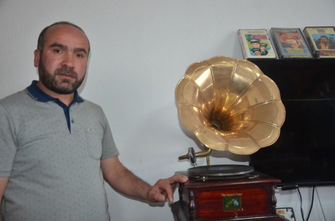 Çocukluktan Yaşayamadığı Hevesi Sayesinde Antikacı Oldu