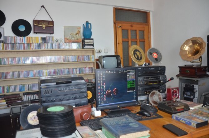 Çocukluktan Yaşayamadığı Hevesi Sayesinde Antikacı Oldu