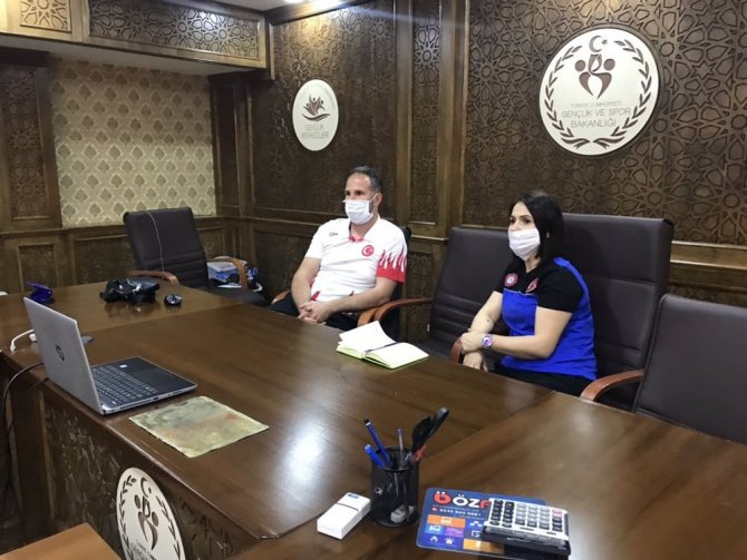Bakan Kasapoğlu, Düzceli Antrenörlerle Görüştü