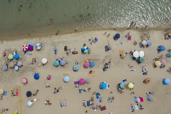 Yunanistan’da Plajlar Açıldı