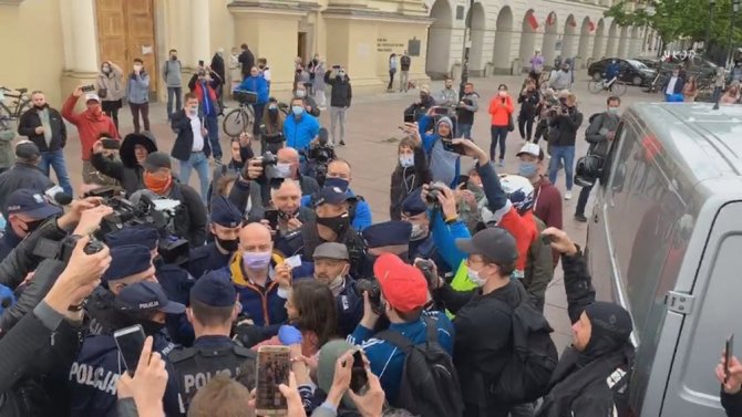 Polonya’da Yasağa Rağmen Protesto: 380 Gözaltı