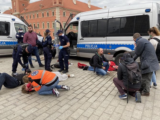 Polonya’da Yasağa Rağmen Protesto: 380 Gözaltı