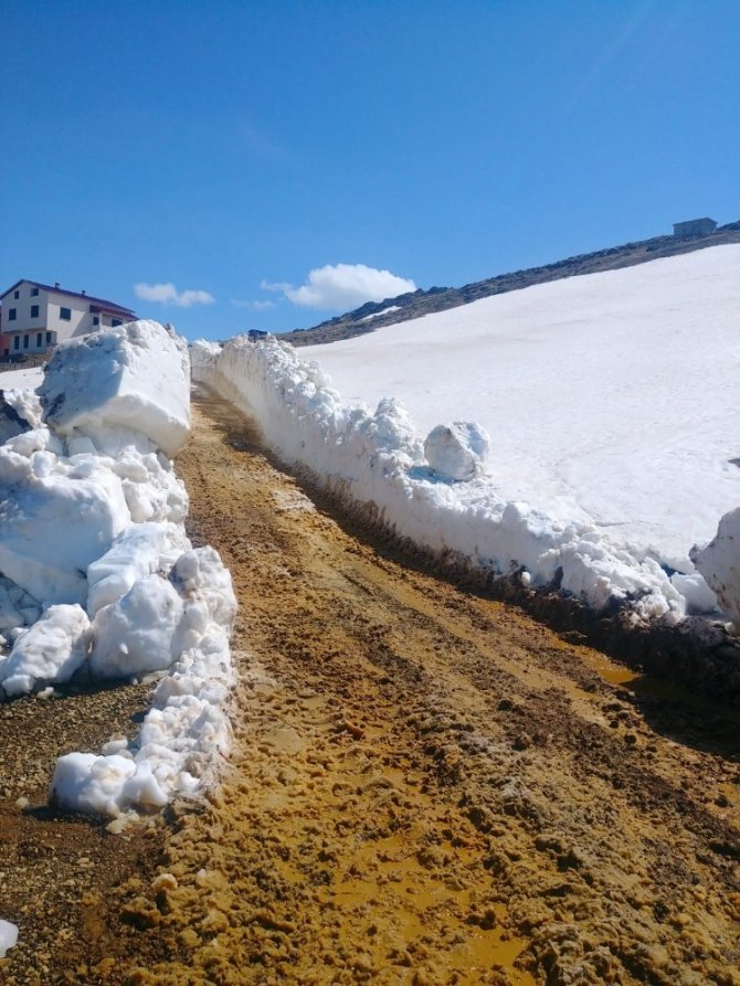 Trabzon’da Karla Kaplı Yayla Yolları Açılıyor