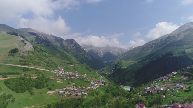 Bozulmamış Doğasıyla Yerli Ve Yabancı Turistleri Cezbeden Hamsiköy Bugünlerde Sessizliğe Büründü