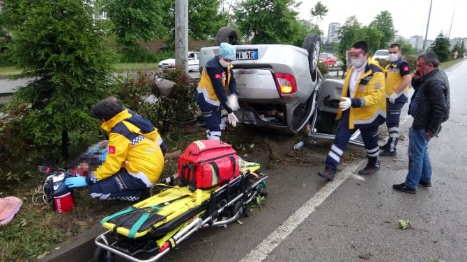 Annelerini Memleketlerine Götürürken Aynı Yerde Kaza Yaptılar: 1 Ölü, 4 Yaralı