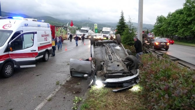 Annelerini Memleketlerine Götürürken Aynı Yerde Kaza Yaptılar: 1 Ölü, 4 Yaralı