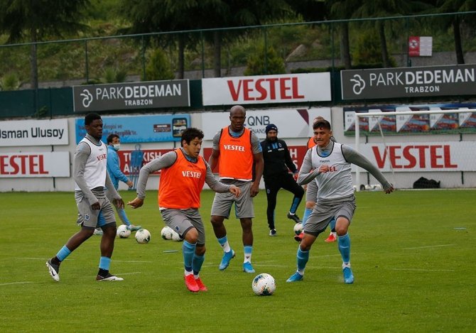 Trabzonspor’da Da Costa Ve Guilherme’ye Doğum Günü Sürprizi