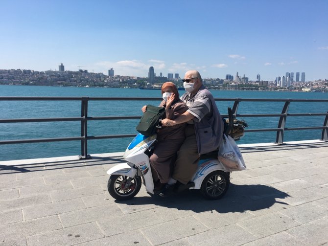 Üsküdar’da 69 Yaşındaki Adam Eşini Yanına Aldı, Motosikletle Gezdi