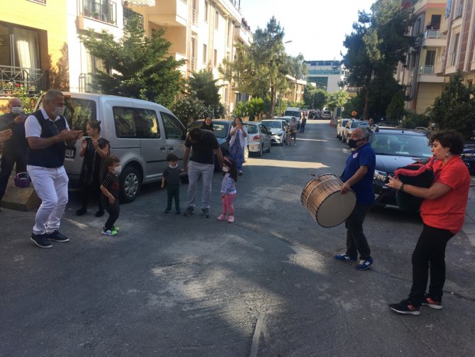 Bayramın İlk Günü Maltepe Sokakları Tulum Ve Davul Sesiyle Şenlendi