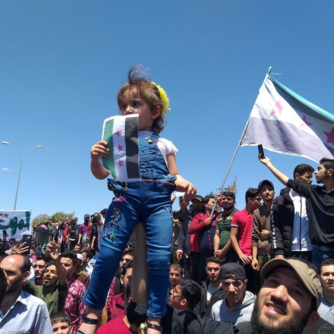 İdlib’de Siviller Rejimi Protesto Etti