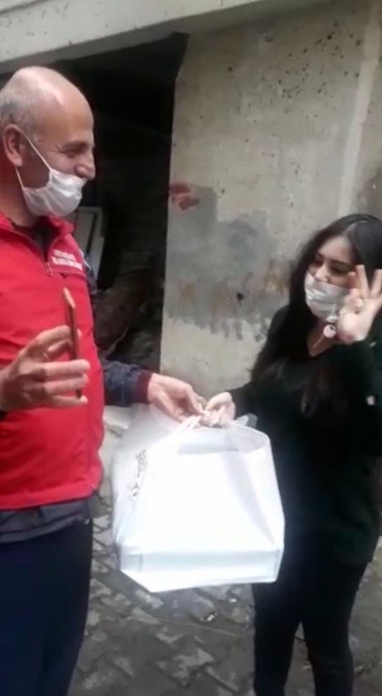 İstanbul’dan Gönderilen Hediye Paketini Otobüs Şoförü Bırakmayı Unutunca Vefa Destek Grubu Devreye Girdi