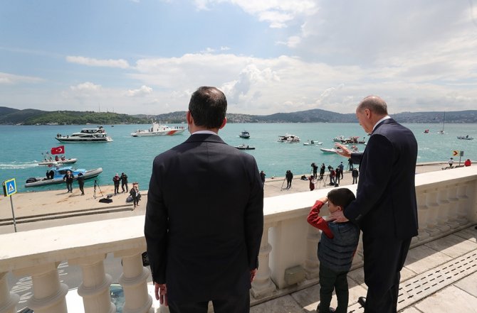 Türk Bayraklı Tekneler Cumhurbaşkanı Erdoğan’ı Selamladı