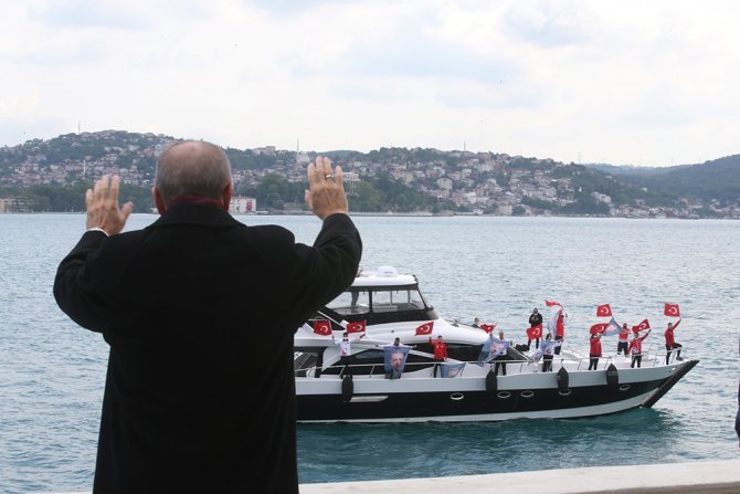 Türk Bayraklı Tekneler Cumhurbaşkanı Erdoğan’ı Selamladı