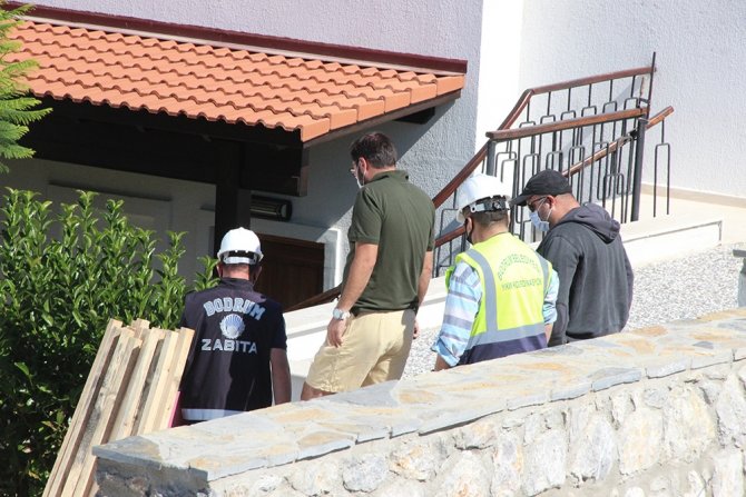 Yılmaz Özdil’in Villasının Kaçak Bölümleri Yıkılıyor