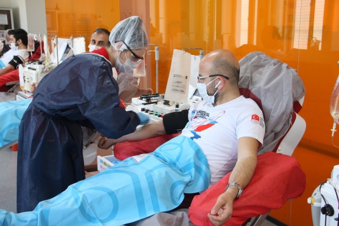 "Sarayburnu Fatihleri" Kızılay’a Kan Bağışında Bulundu