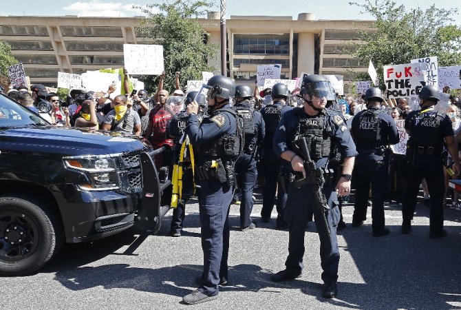 Teksas’ta Protestolar Nedeniyle Ohal İlan Edildi