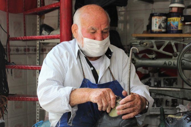 78 Yaşındaki Ayakkabı Tamircisi 73 Gün Sonra Kepenk Açtı