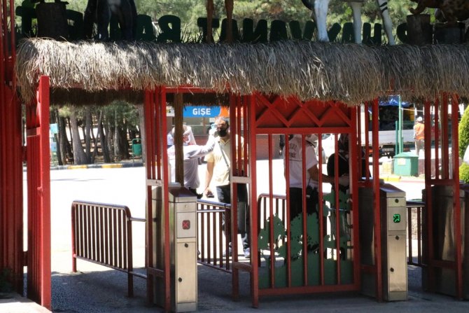 Türkiye’nin En Büyük Hayvanat Bahçesi 2,5 Ay Sonra Kapılarını Açtı