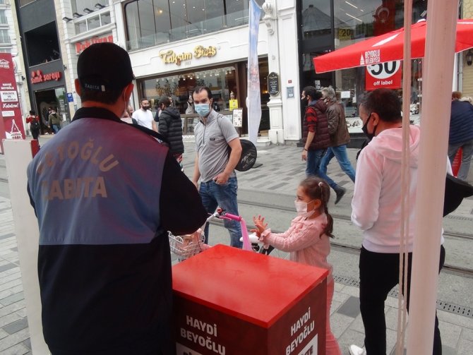 Sokağa Çıkan Çocuklar Aileleriyle Taksim’e Koştu