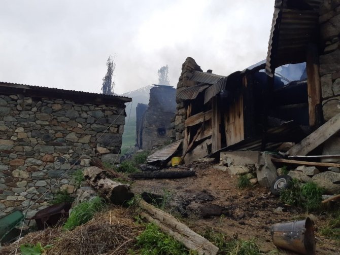 Artvin’in Yusufeli İlçesi Yaylalar Köyündeki Yangının Boyutu Gün Ağarınca Ortaya Çıktı
