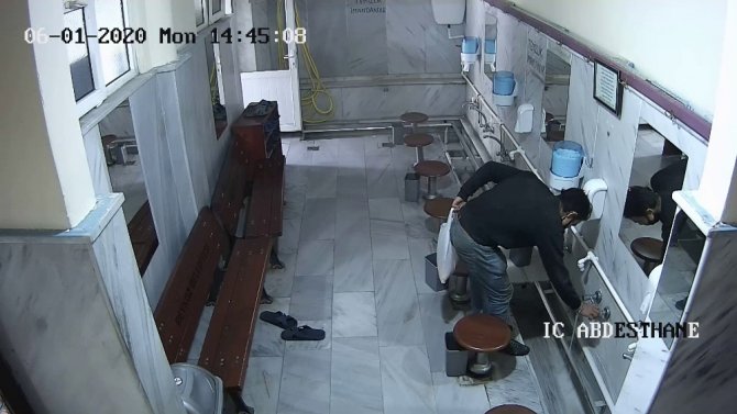 Beykoz’da Pes Dedirten Hırsızlık: Caminin Musluklarını Saniyeler İçinde Çaldı