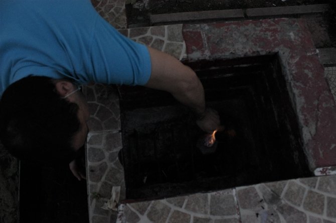 Görenler Gözlerine İnanamıyor...bu Çeşmenin Suyu Alev Alev Yanıyor