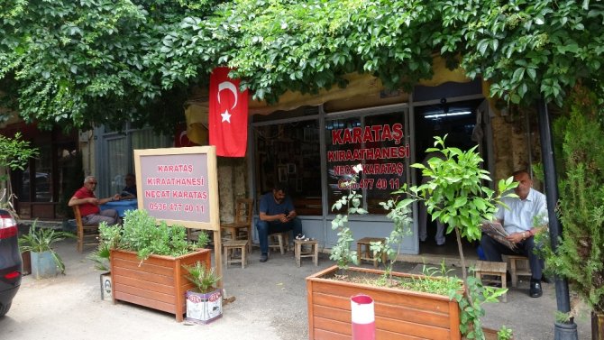 Ölüler Kıraathanesi, Kapılarını Yeniden Açtı