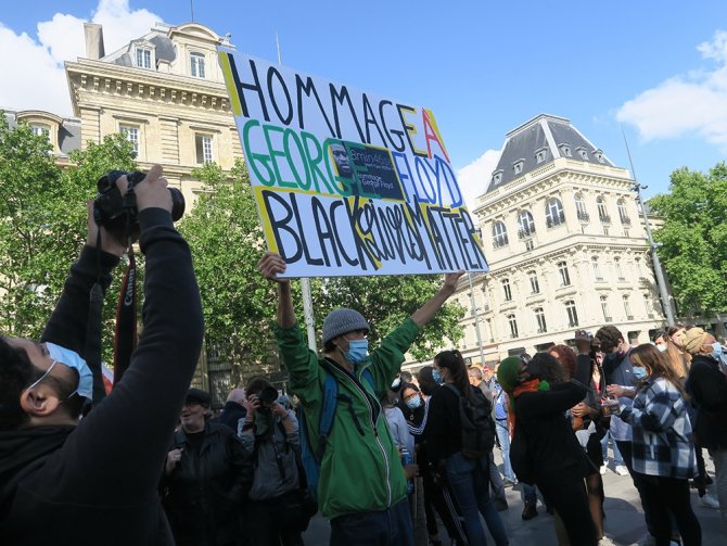 Paris’te Irkçılık Karşıtı Protesto